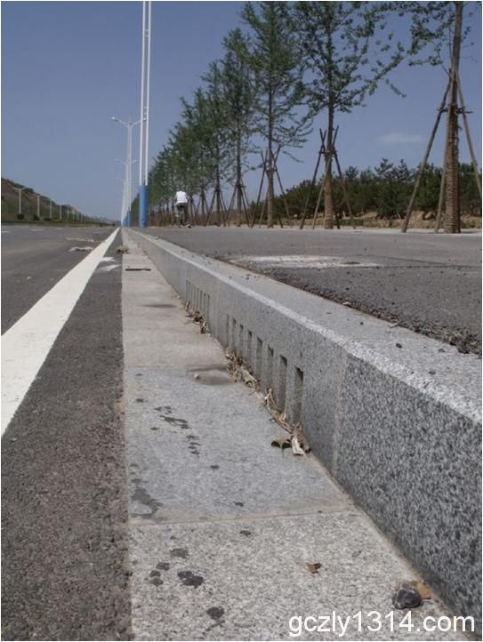 道路附屬設施施工 確保交通安全與功能完善的重要環(huán)節(jié)